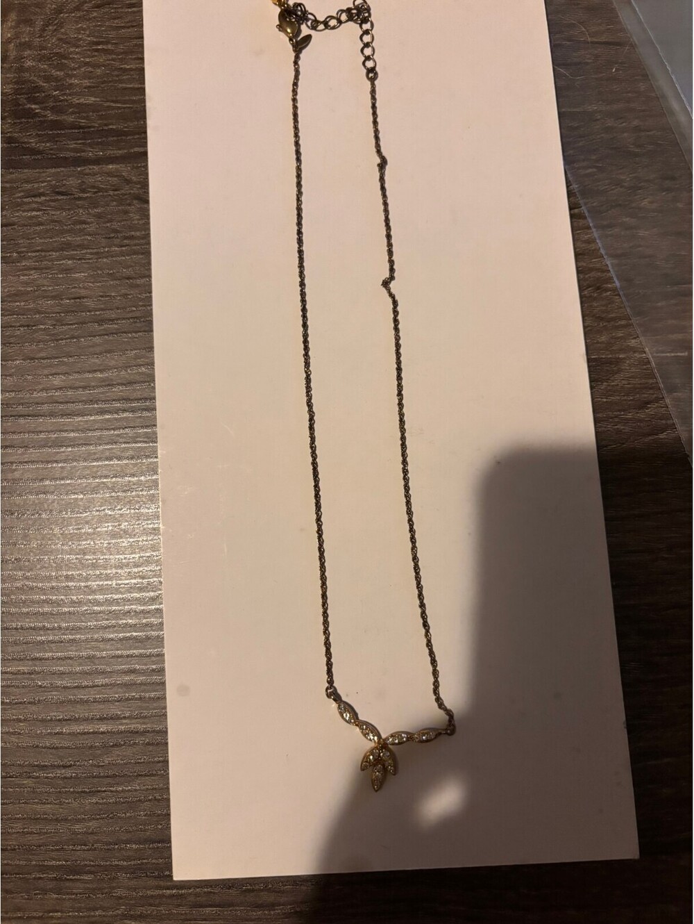 Delicate pendant necklace